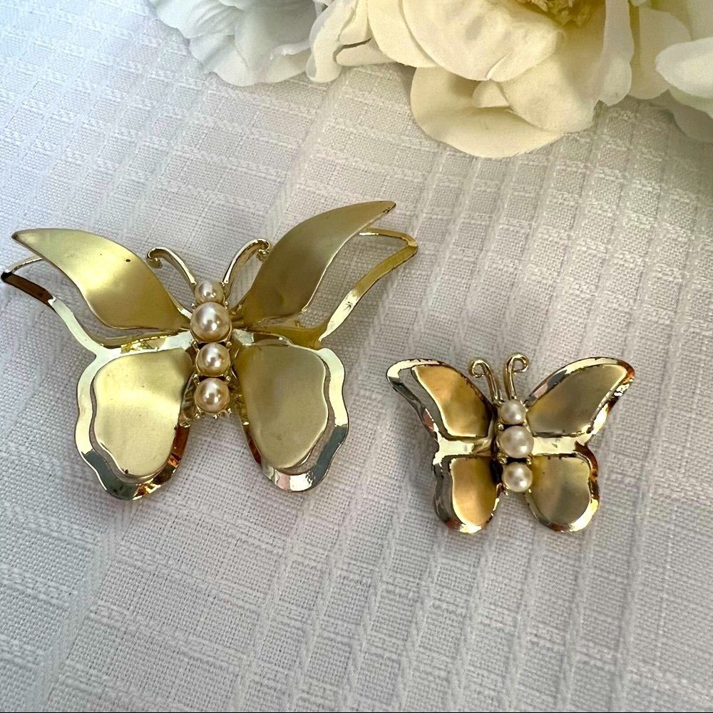 Vintage Rare Duo Butterfly Brooch Set Gold Tone Faux Pearl Accent - Picture 2 of 12